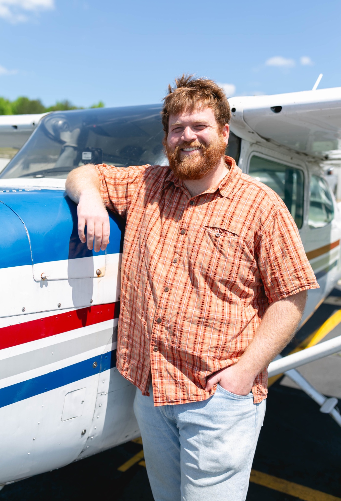 Hudson Keith standing next to a Cessna 172